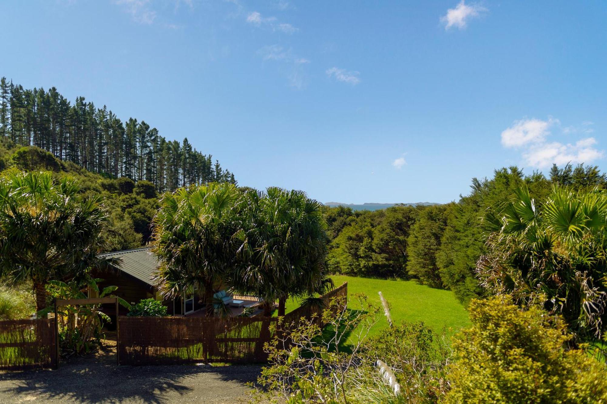 Kuaotunu Chalets Exterior photo